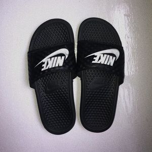 basic nike slides